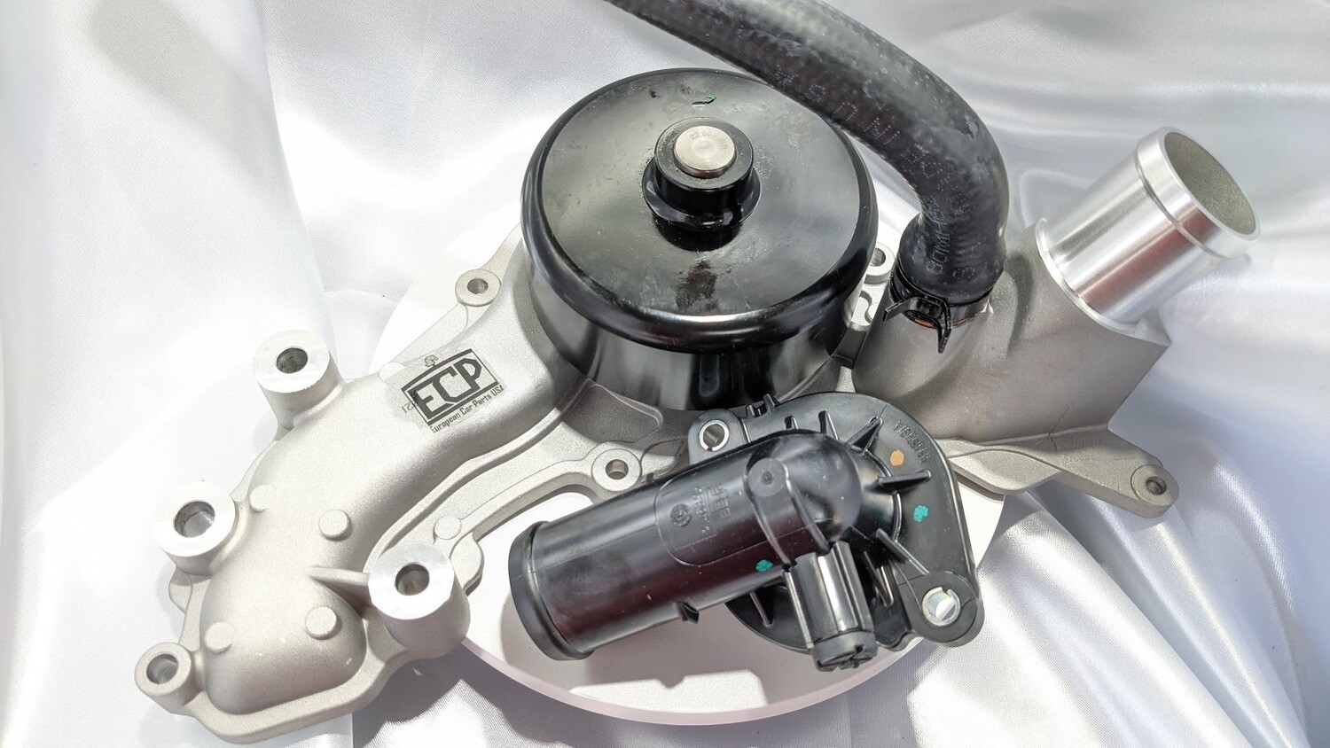 ECP Maserati 3.0 V6 WATER PUMP AND GASKET 297912 299667 NEW AND THERMOSTAT