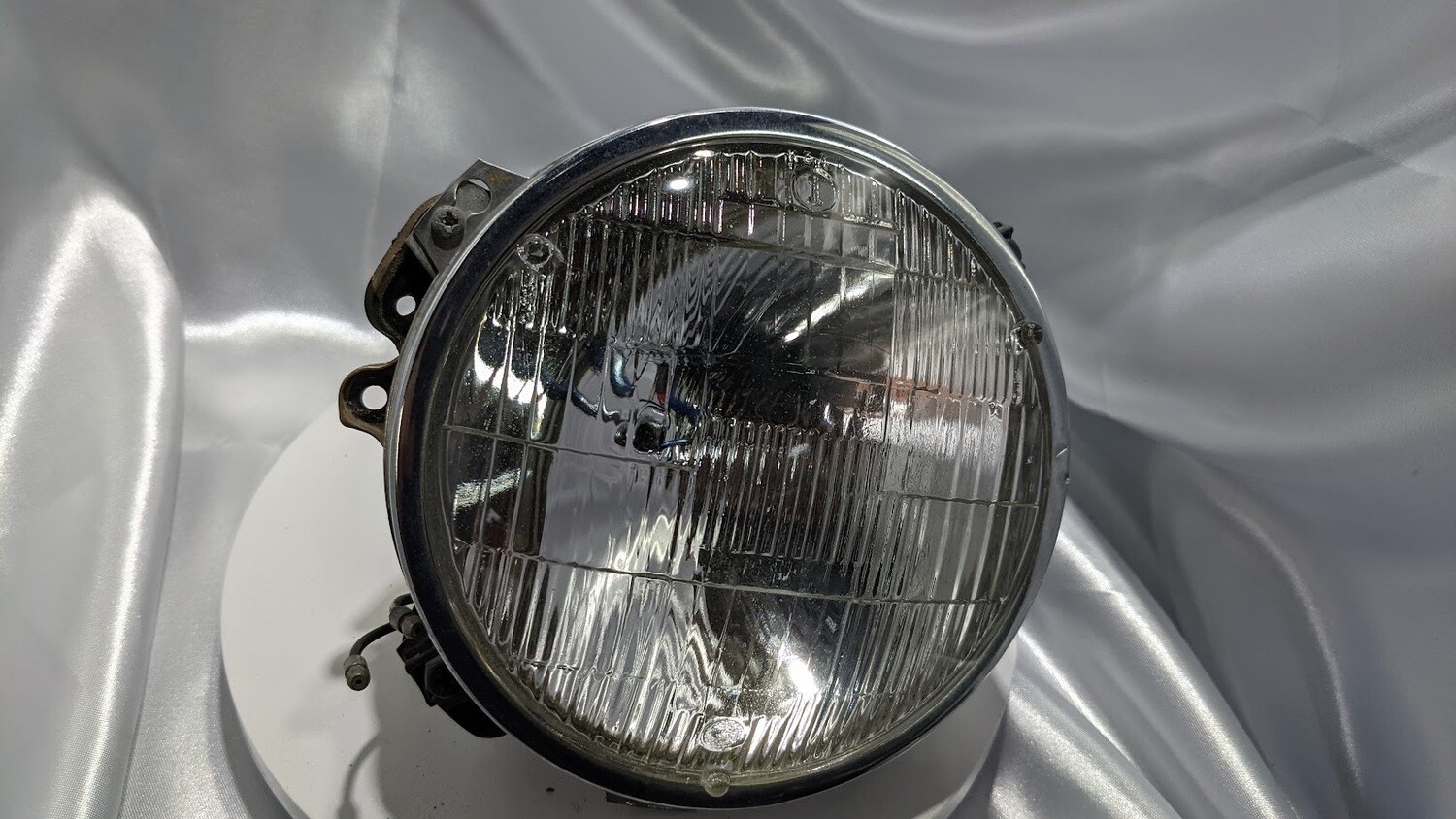 ROLLS ROYCE SILVER SHADOW II CORNICHE  PART FRONT HEADLIGHT ASSEMBLY INBOUND  UD18782