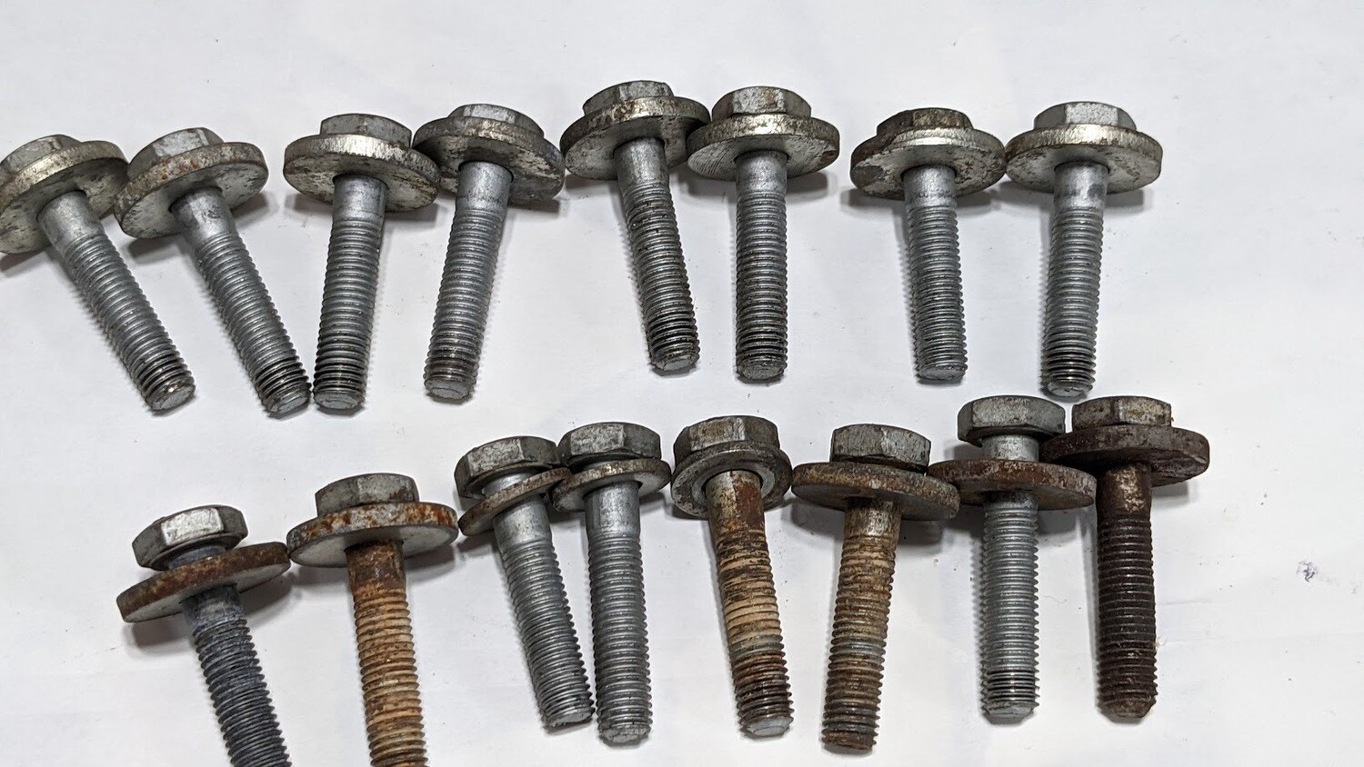 ROLLS ROYCE SILVER SPUR INTAKE MANIFOLD FASTENING SCREW SET