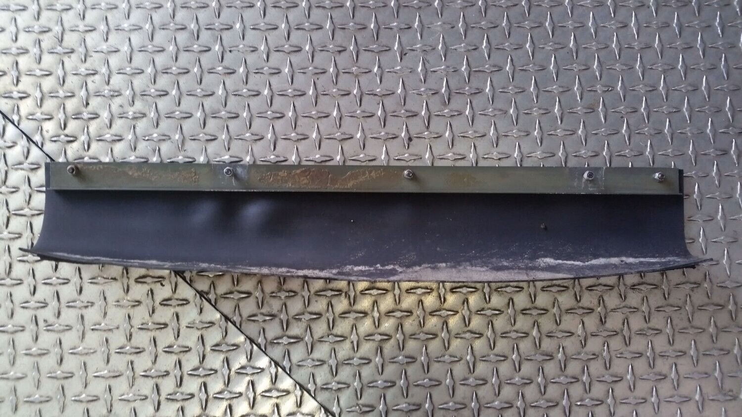 ROLLS ROYCE SILVER SPUR LOWER RADIATOR AIR DAM FLAP