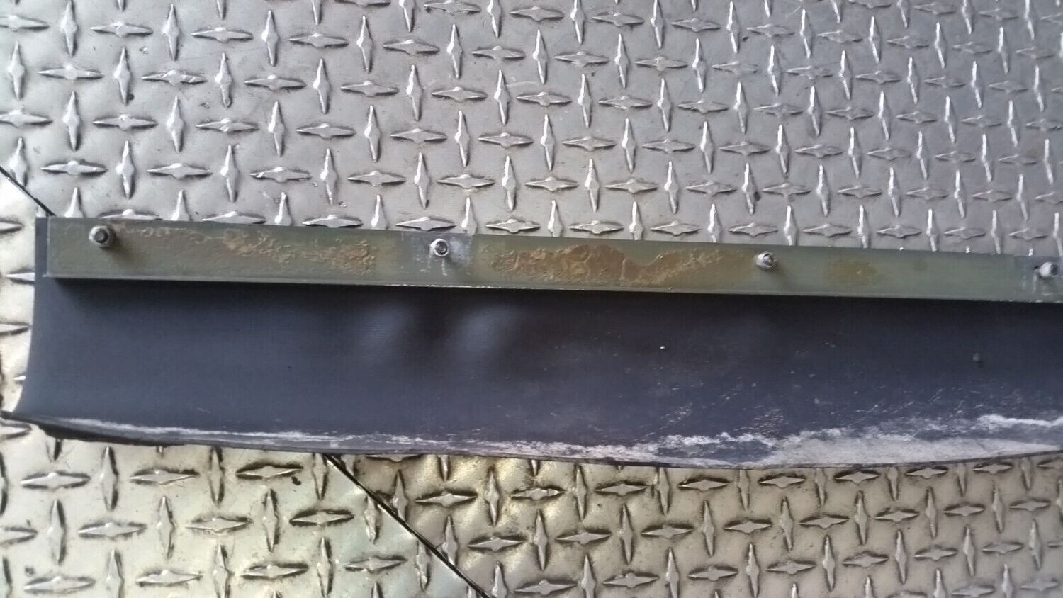 ROLLS ROYCE SILVER SPUR LOWER RADIATOR AIR DAM FLAP
