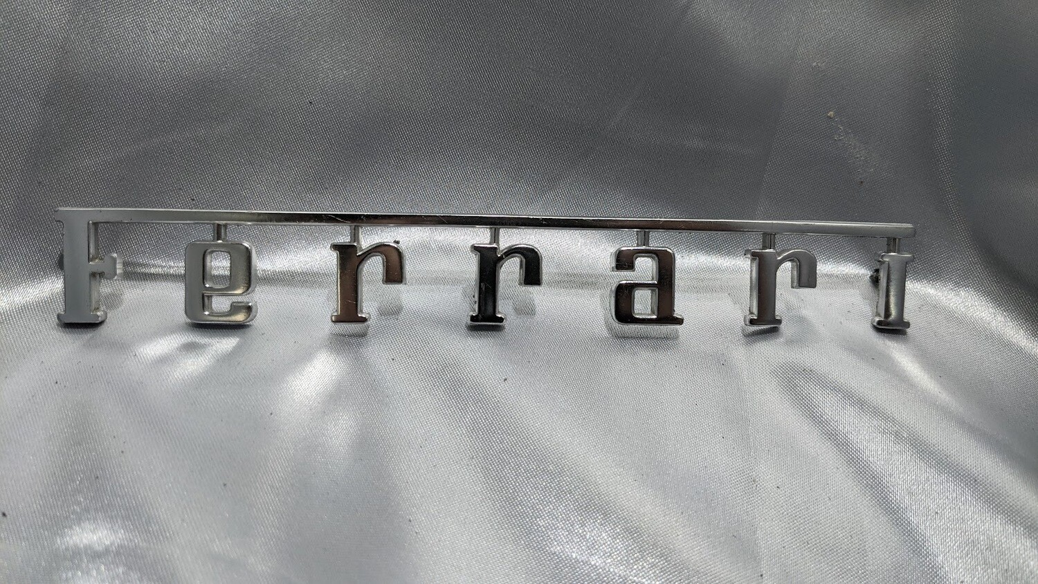 FERRARI 308 360 430 458 PARTS ENGINE LID COVER FERRARI EMBLEM MARK 6102500