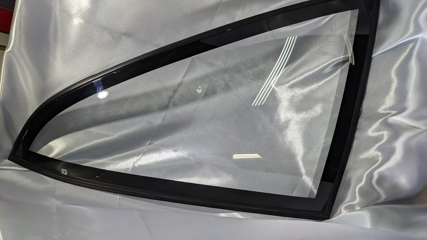 FERRARI 348  355 PARTS RIGHT REAR QUARTER GLASS 62093700