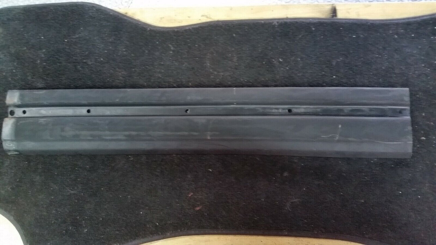 81-95 ROLLS ROYCE SILVER SPUR BENTLEY front bumper impact strip left UB42651