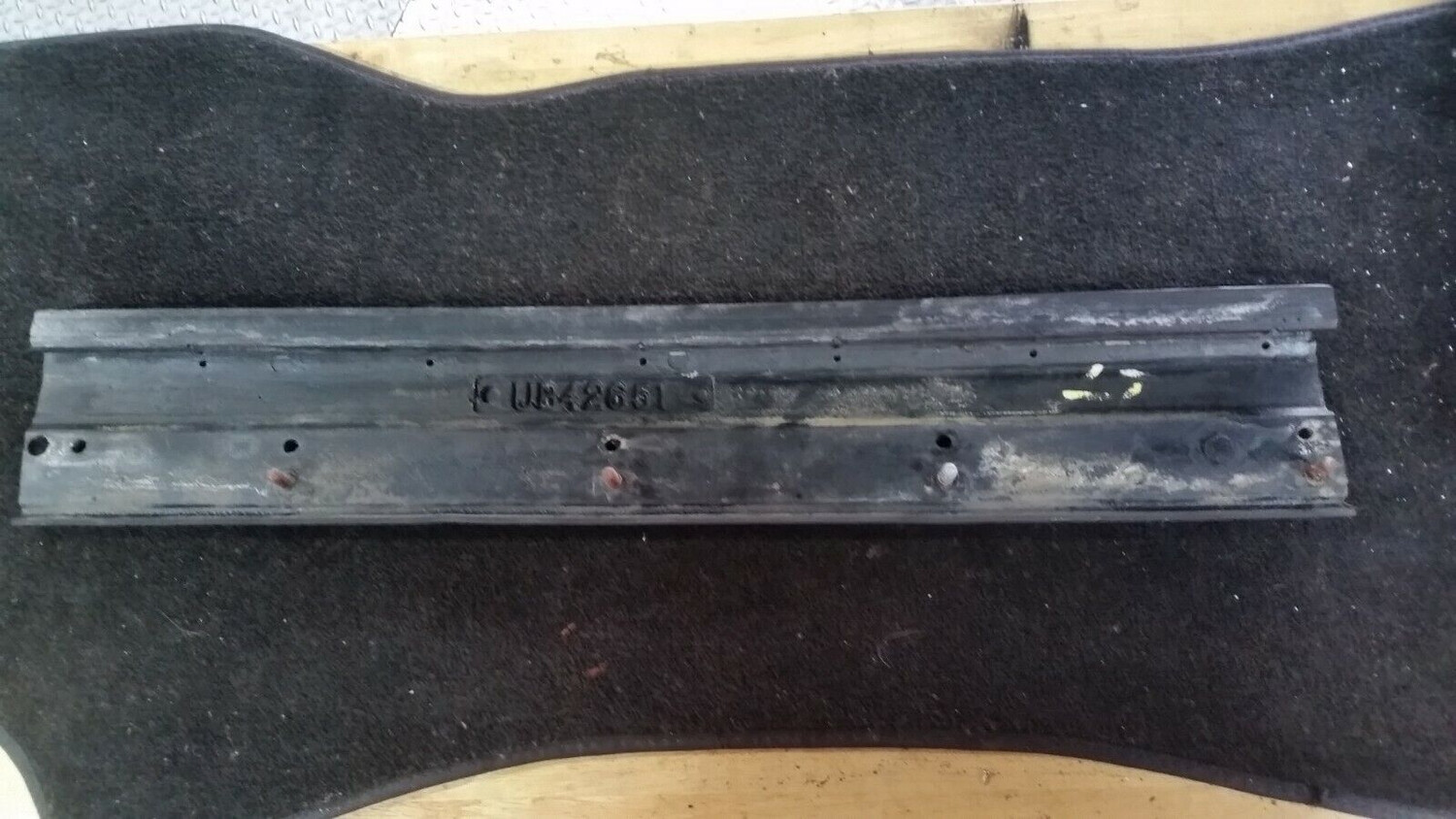 81-95 ROLLS ROYCE SILVER SPUR BENTLEY front bumper impact strip left UB42651