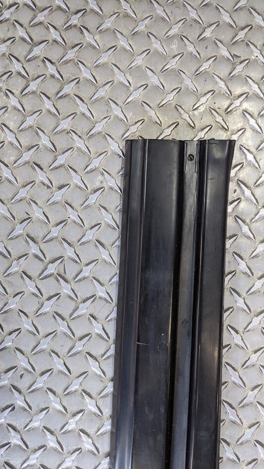 ROLLS ROYCE SILVER SPUR BENTLEY EIGHT rear bumper impact strip rubber UB42659