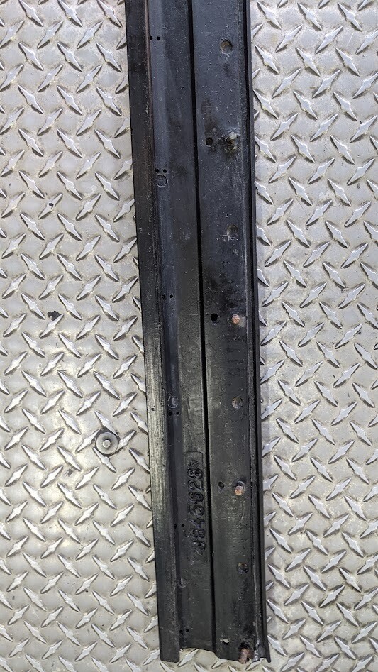 ROLLS ROYCE SILVER SPUR BENTLEY EIGHT rear bumper impact strip rubber UB42659