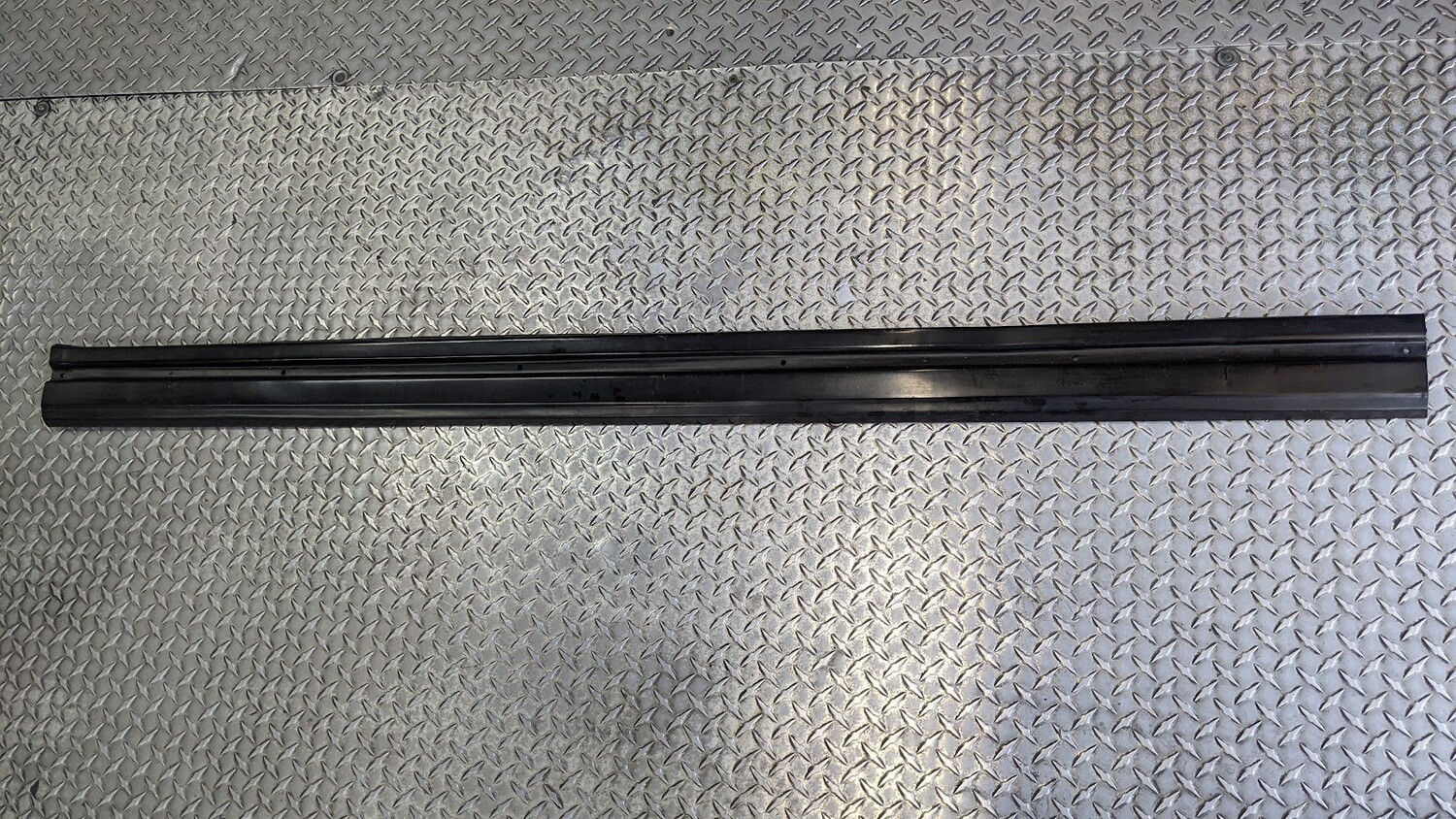 ROLLS ROYCE SILVER SPUR BENTLEY EIGHT rear bumper impact strip rubber UB42659