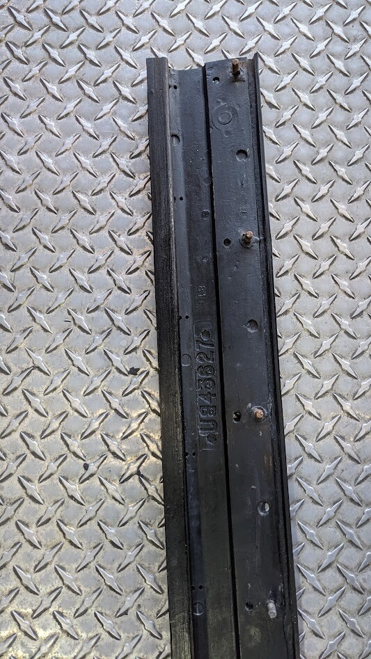 ROLLS ROYCE SILVER SPUR BENTLEY EIGHT rear bumper impact strip rubber UB42659