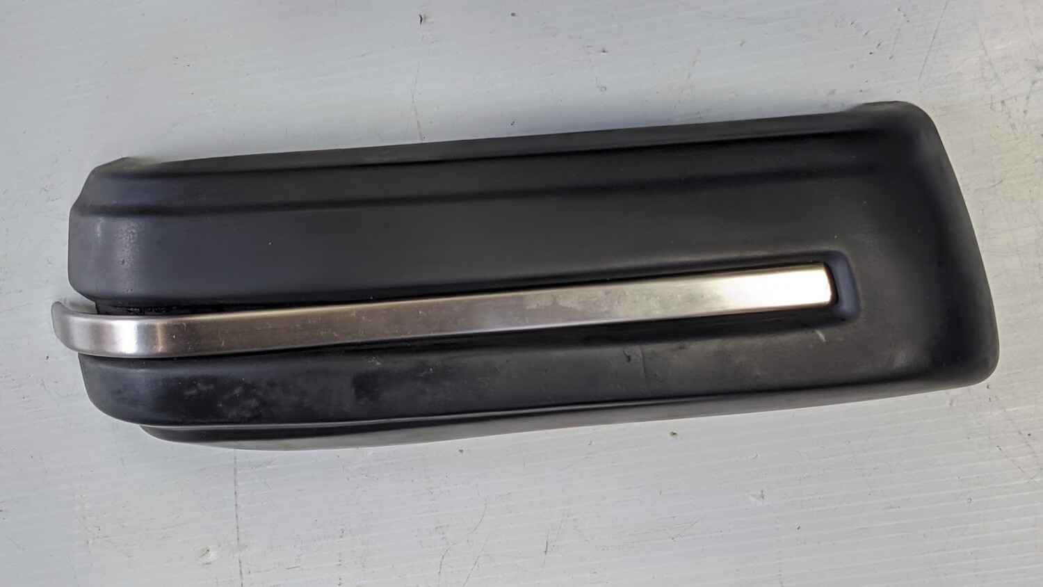 81-95 ROLLS ROYCE SILVER SPUR BENTLEY RIGHT front bumper EXTENSION UB42674 WITH TRIM