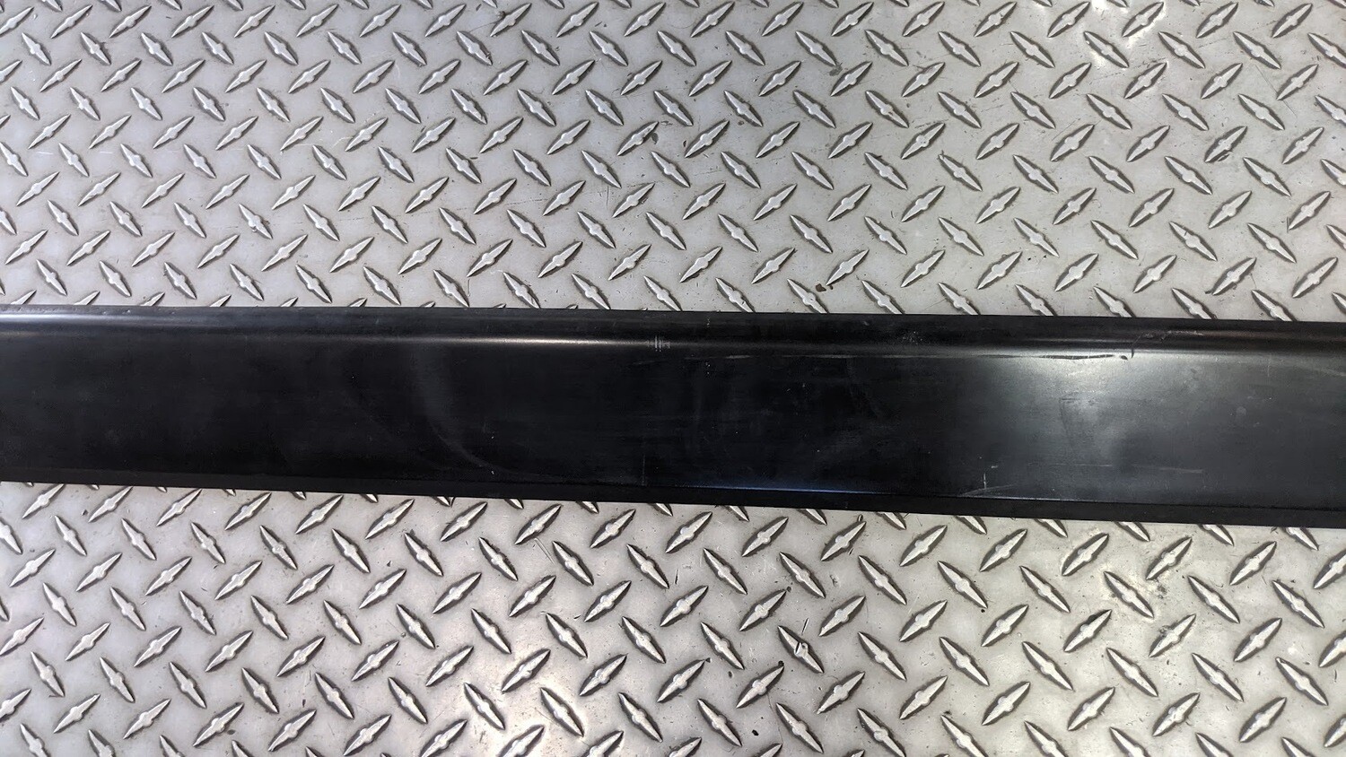 65 - 80 ROLLS ROYCE SILVER SHADOW REAR BUMPER center IMPACT TRIP UR19953