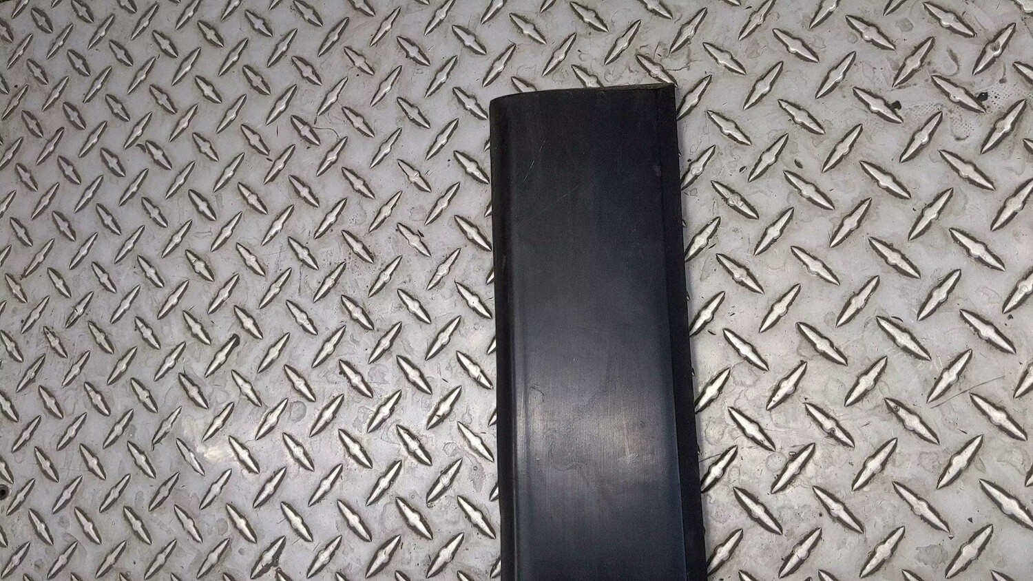 65 - 80 ROLLS ROYCE SILVER SHADOW REAR BUMPER center IMPACT TRIP UR19953