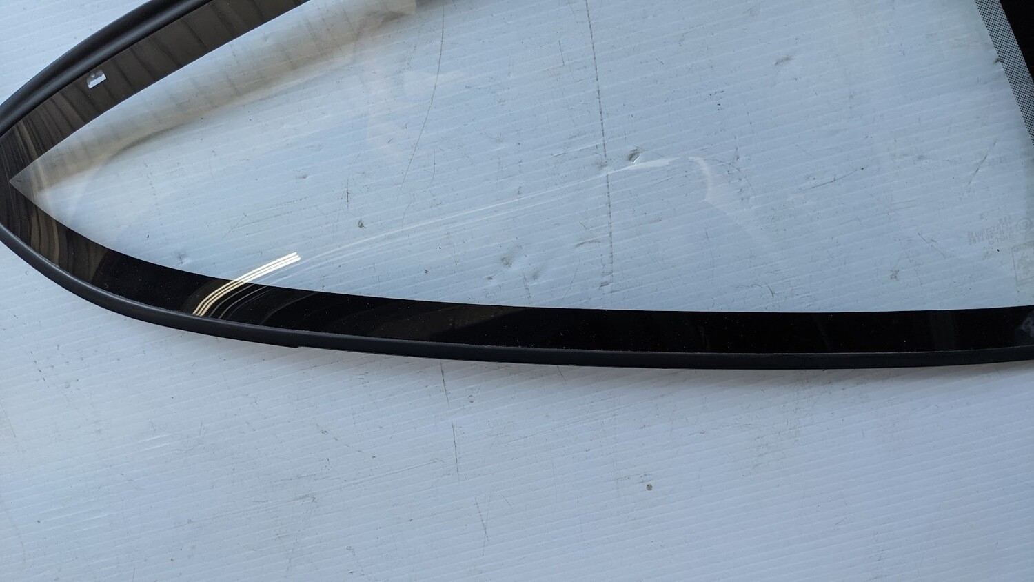 FERRARI 348  355 PARTS LEFT REAR QUARTER GLASS 
62093800