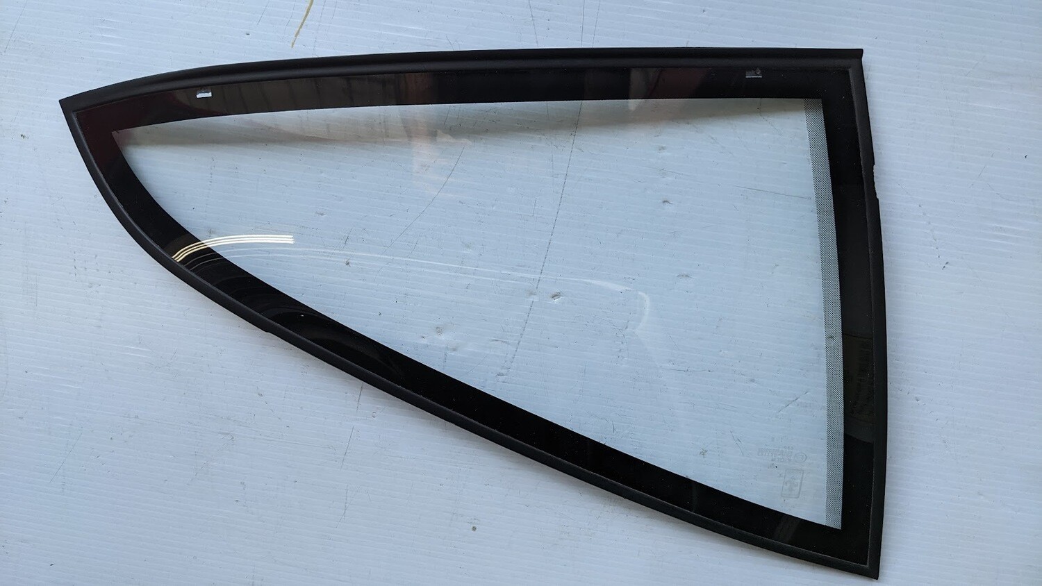 FERRARI 348  355 PARTS LEFT REAR QUARTER GLASS 
62093800