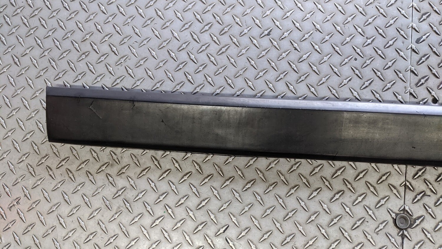 65 - 80 ROLLS ROYCE SILVER SHADOW REAR BUMPER rubber center IMPACT TRIP UR19953