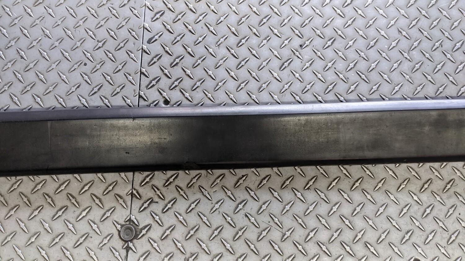 65 - 80 ROLLS ROYCE SILVER SHADOW REAR BUMPER rubber center IMPACT TRIP UR19953