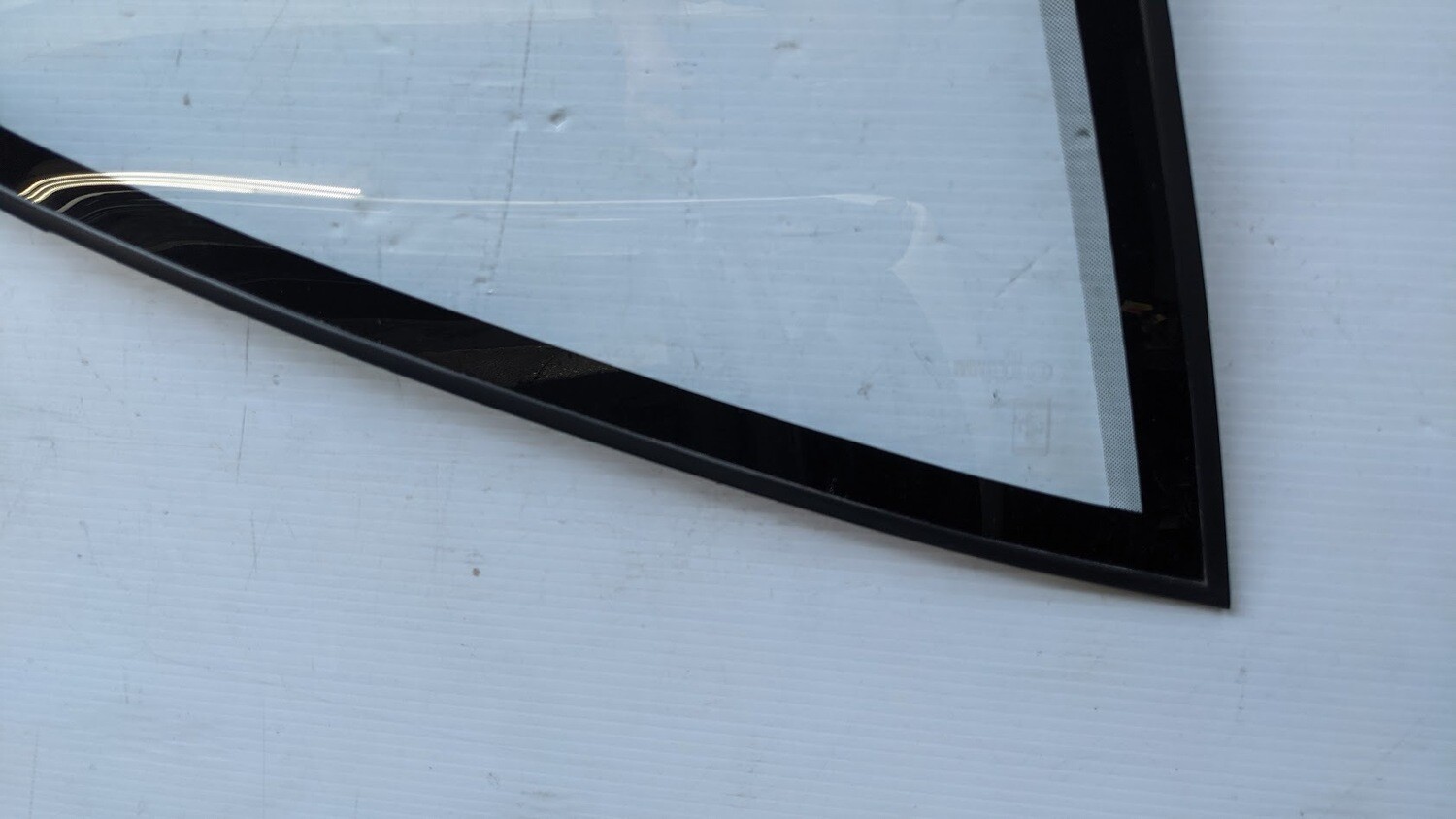 FERRARI 348  355 PARTS LEFT REAR QUARTER GLASS 
62093800