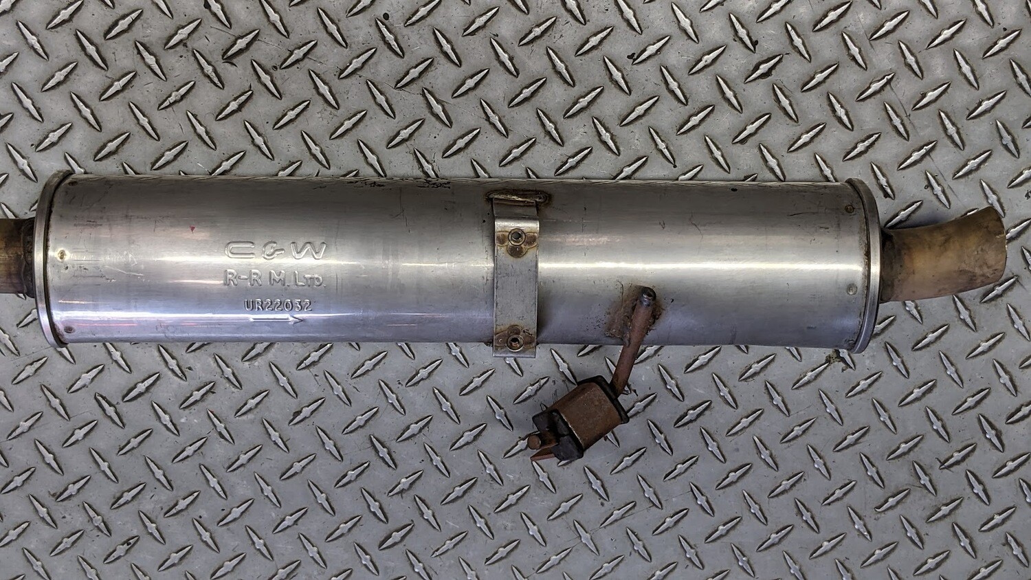 ROLLS ROYCE SILVER SPUR BENTLEY CORNICHE EXHAUST muffler REAR UR22032
