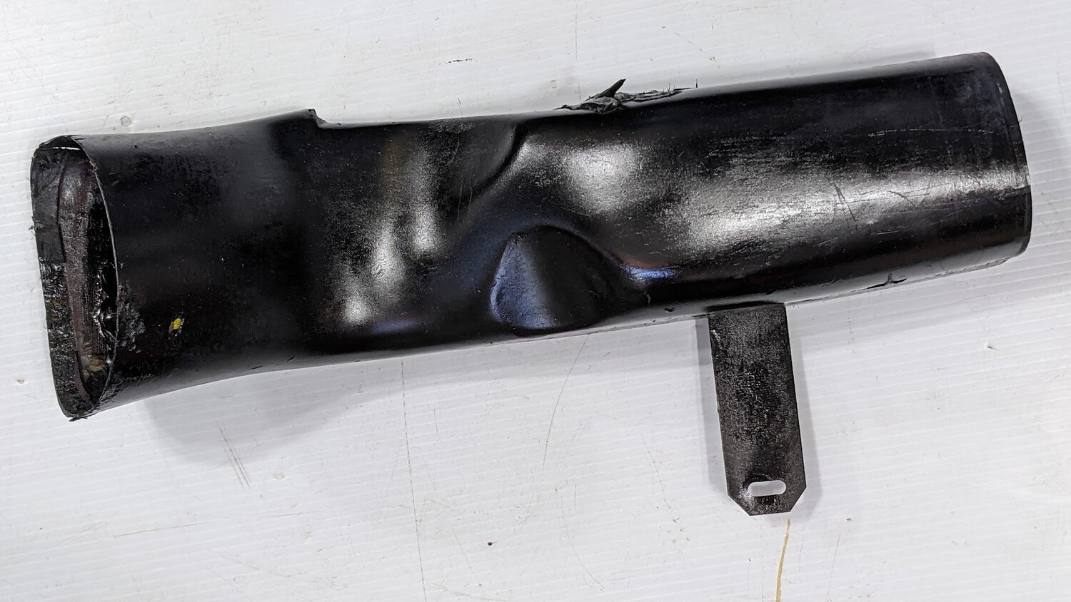 Ferrari 308 AIR INTAKE SCOOP TO OIL COOLER LEFT SIDE 60373602