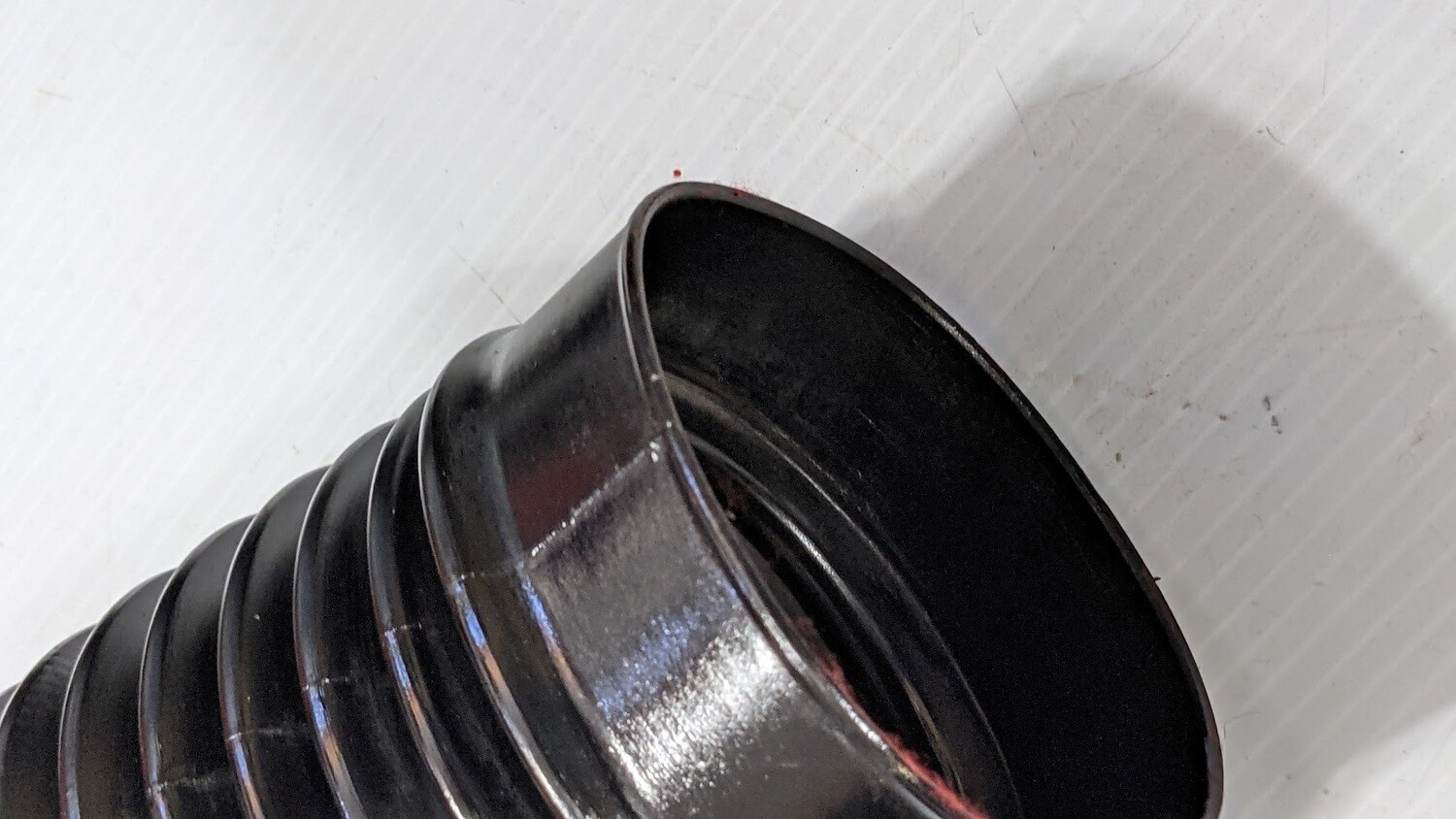Ferrari 308 AIR INTAKE SCOOP HOSE TO OIL COOLER LEFT SIDE 107533