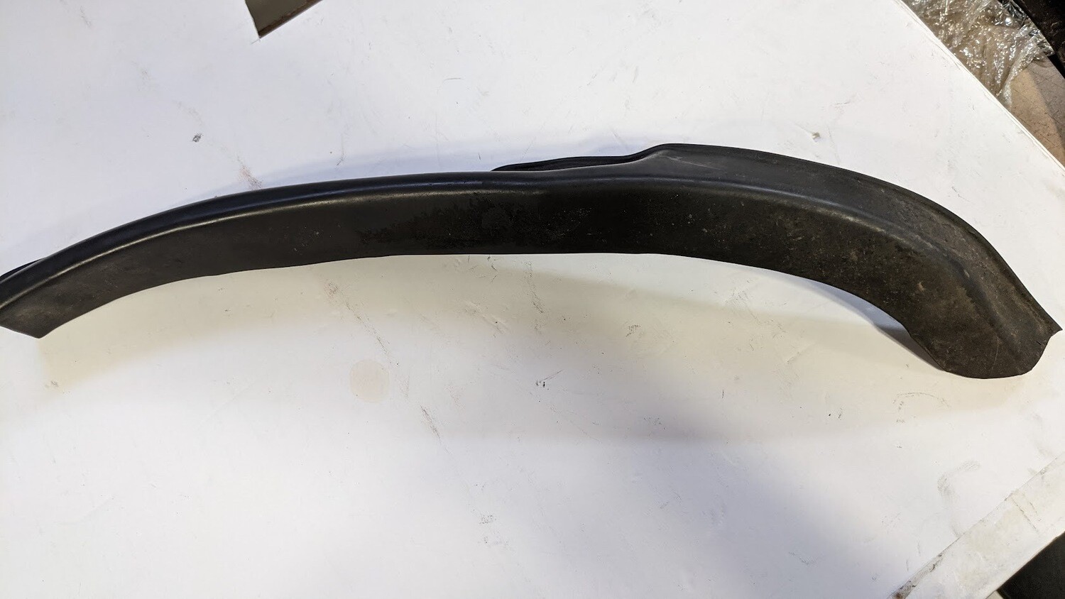 81-95 ROLLS ROYCE SILVER SPUR BENTLEY RIGHT REAR STONE MUD GUARD UB39816