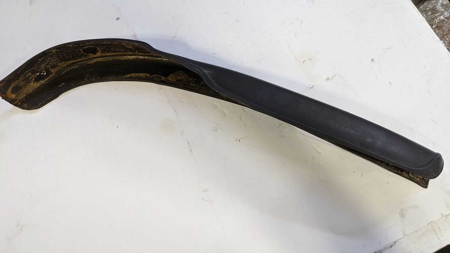 81-95 ROLLS ROYCE SILVER SPUR BENTLEY RIGHT REAR STONE MUD GUARD UB39816