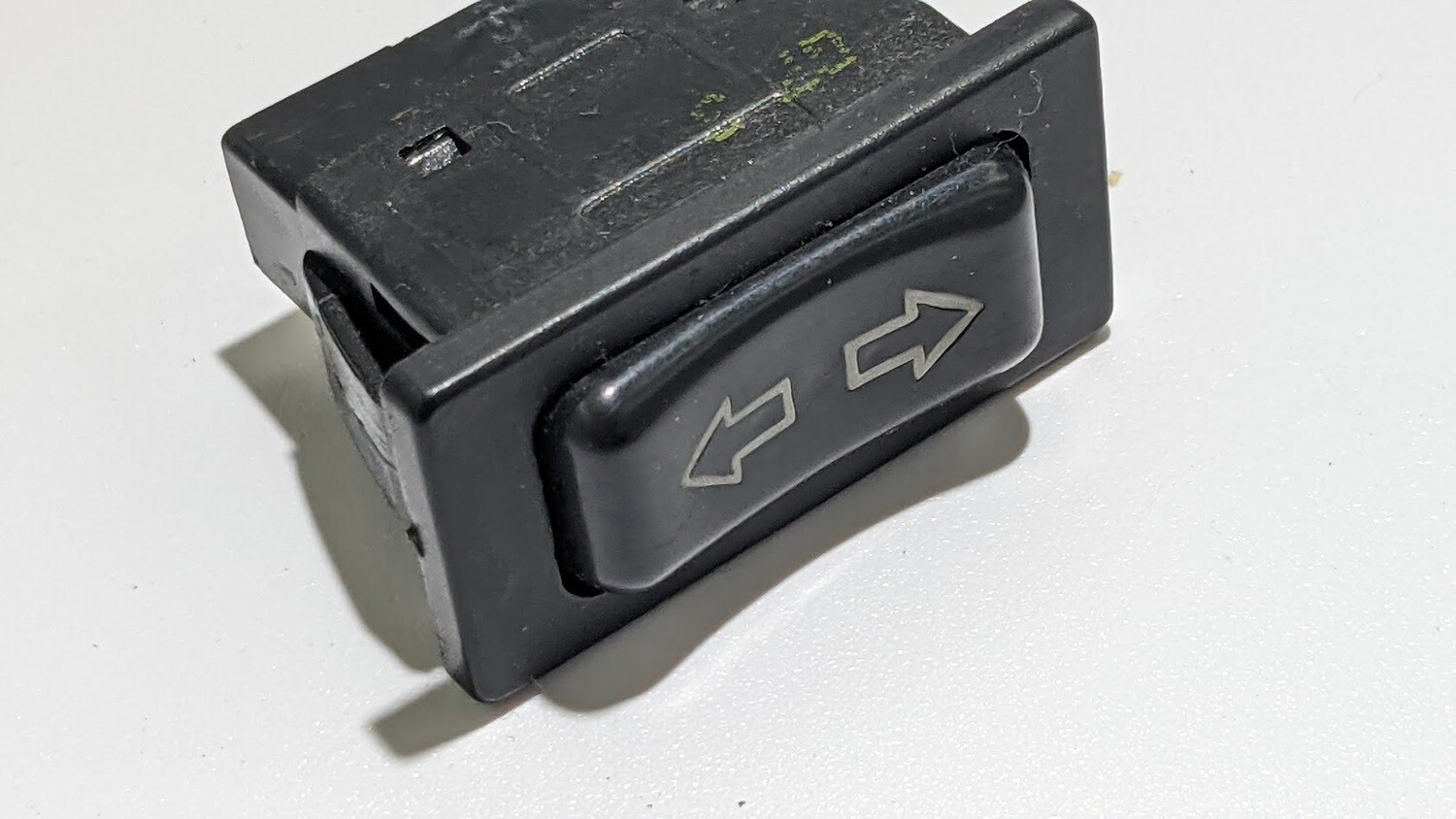 FERRARI 208 288 308 PARTS one  window switch   114633