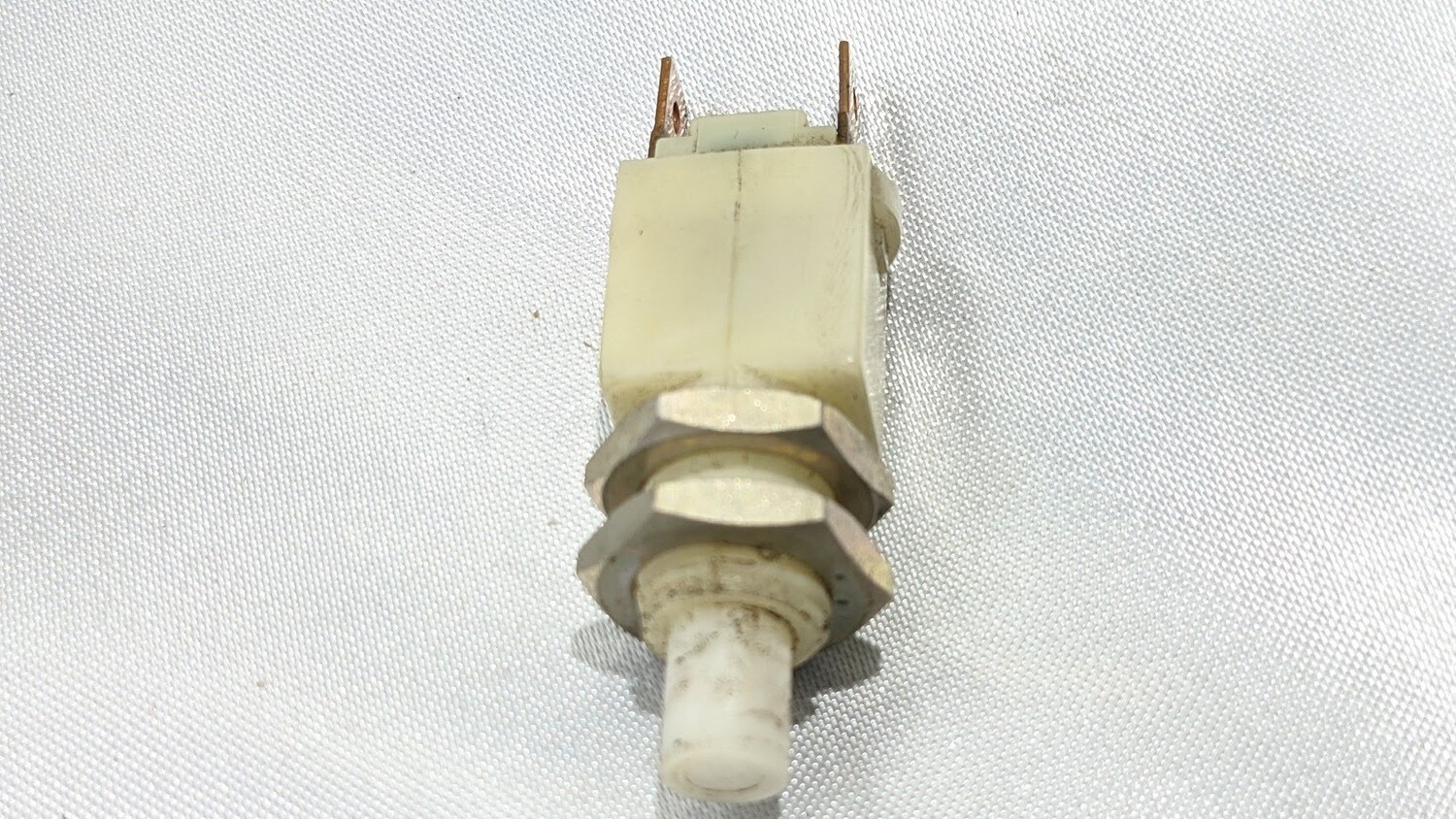 Rolls Royce Silver SHADOW WRAITH GLOVE TRUNK RELEASE BUTTON switch UD21983