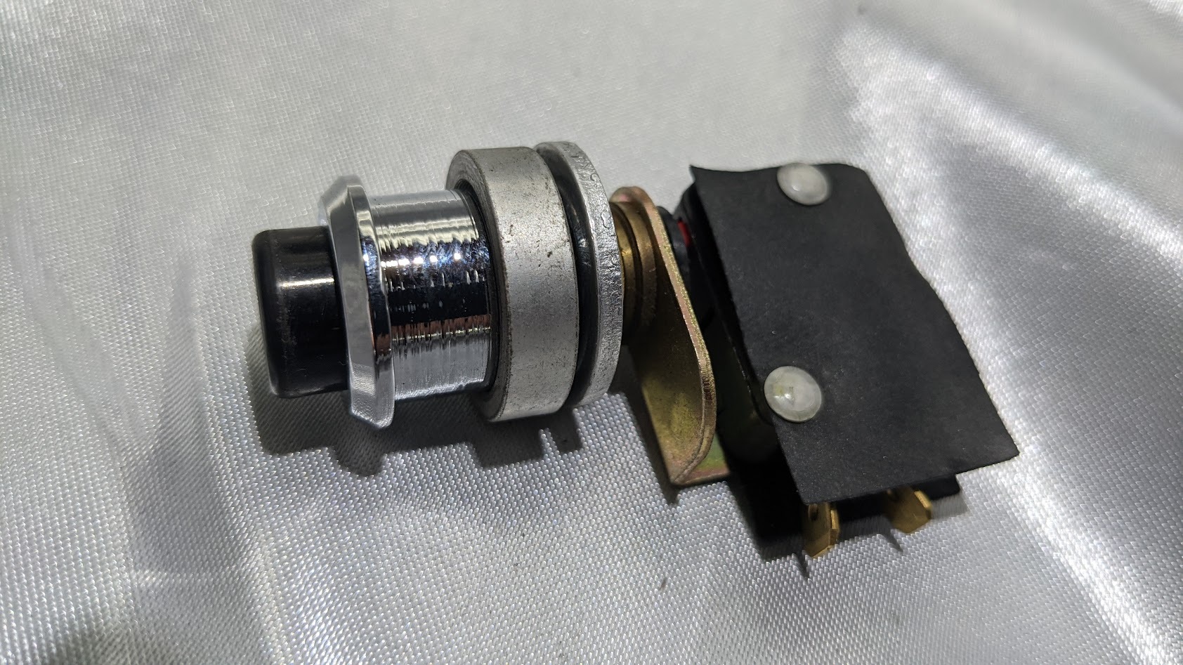 Rolls Royce Silver Spur Spirit ENGINE OIL LEVEL SCWITCH BUTTON img