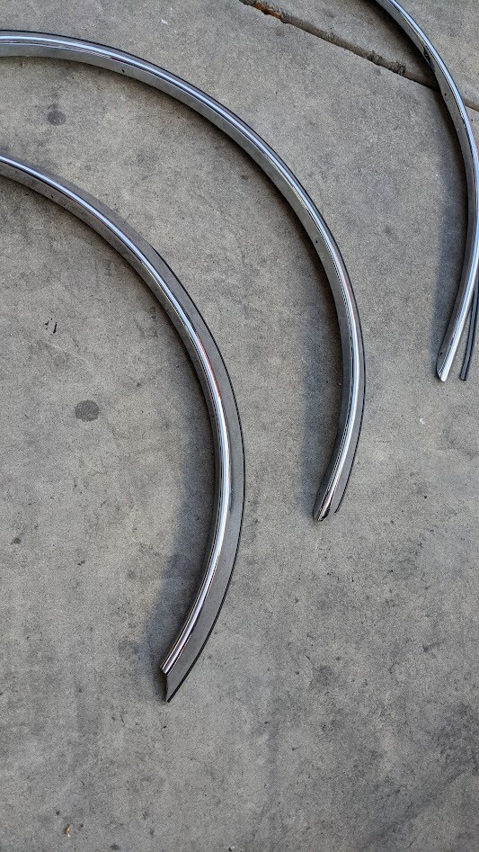 81 - 98 ROLLS ROYCE SILVER SPUR STAINLESS WHEEL OPENING MOLDING