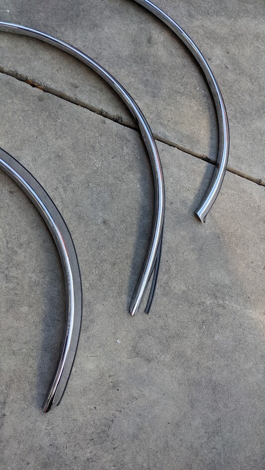 81 - 98 ROLLS ROYCE SILVER SPUR STAINLESS WHEEL OPENING MOLDING
