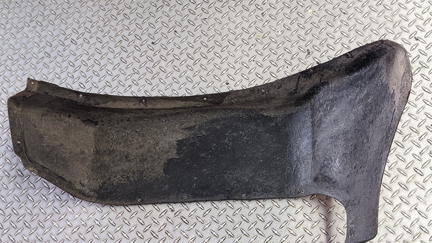 ROLLS ROYCE SILVER SHADOW FRONT FENDER LINER RIGHT FRONT MUD GUARD UB35735