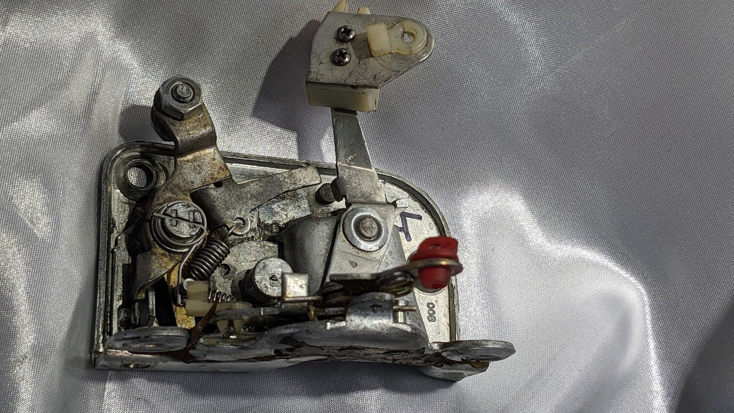 FERRARI 308 GTSi PART RIGHT DOOR LATCH ASSEMBLY 20170809