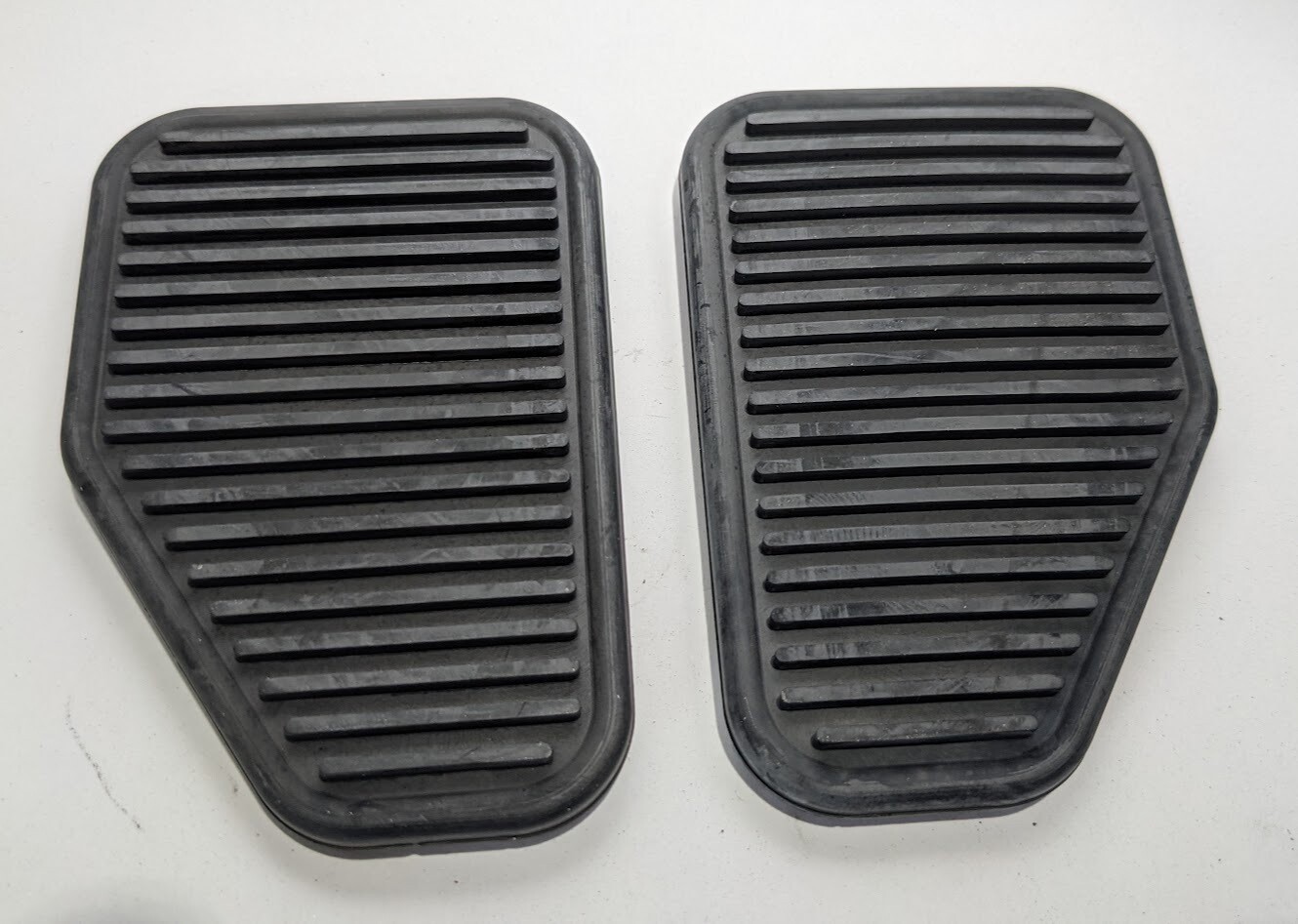 FERRARI 308 328 GTSi part BRAKE CLUTCH PEDAL PAD SET 106950 106949
