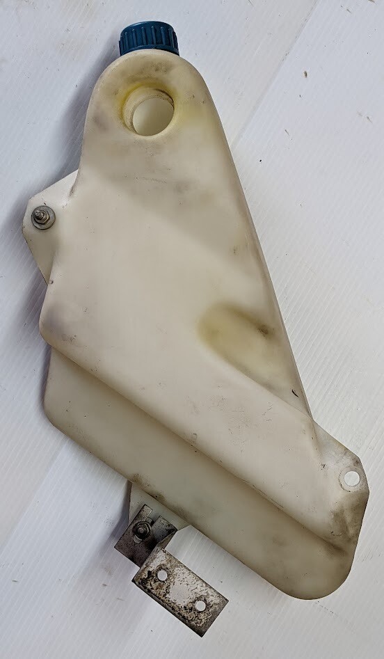ROLLS ROYCE SILVER SHADOW  corniche WINDSHIELD WASHER TANK UD22589