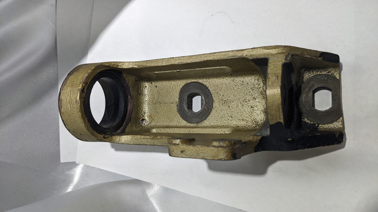 65 - 80 ROLLS ROYCE SILVER SHADOW front BUMPER BRACKET UR19985