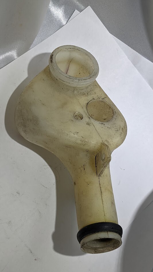 ROLLS ROYCE SILVER SHADOW  corniche WINDSHIELD WASHER NECK FILLER UD20829