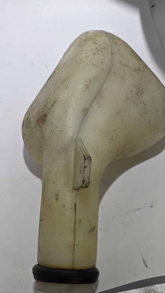 ROLLS ROYCE SILVER SHADOW  corniche WINDSHIELD WASHER NECK FILLER UD20829