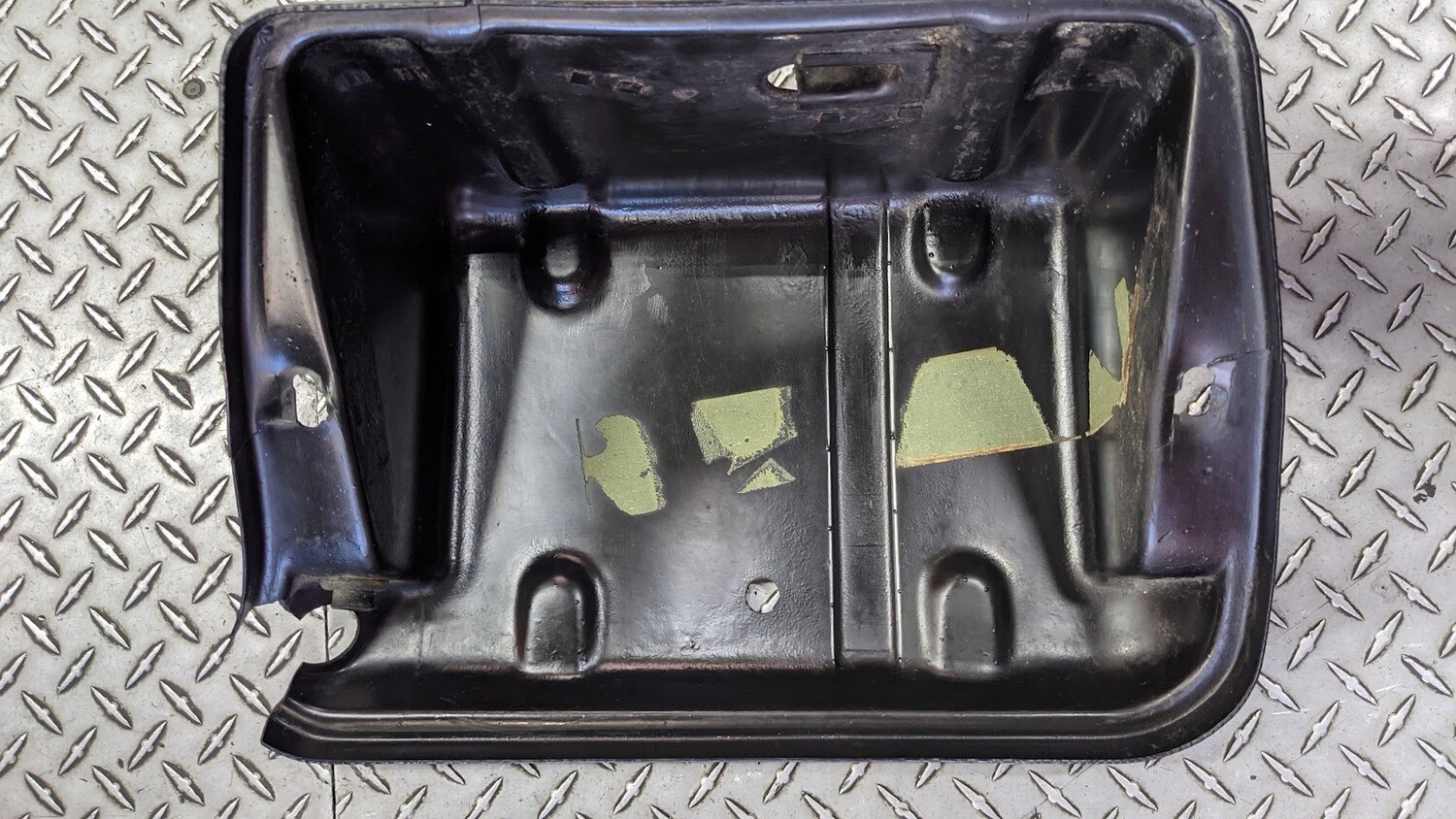 77 to 80 ROLLS ROYCE SILVER SHADOW  BATTERY BOX UD18461