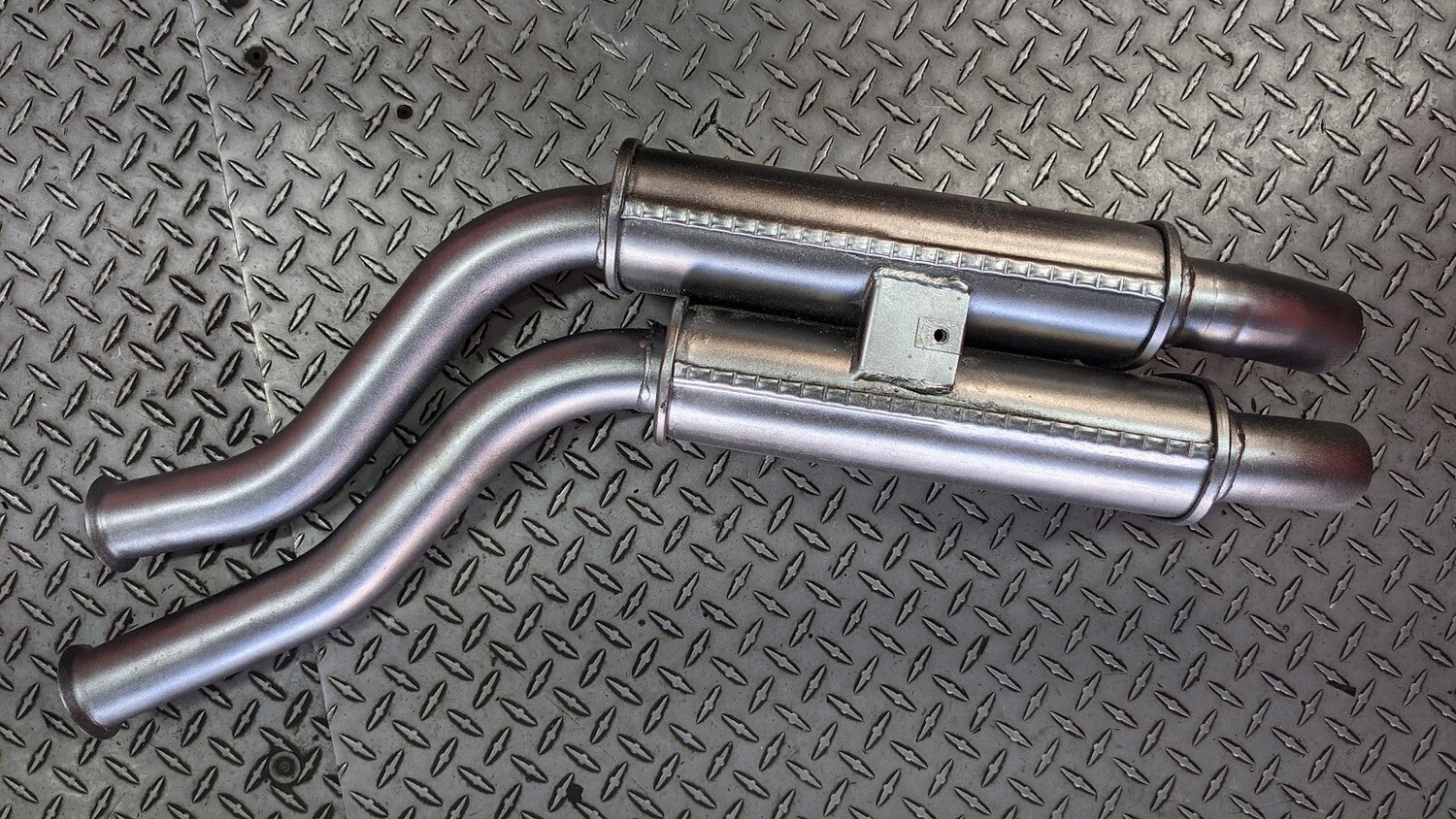 ROLLS ROYCE SILVER SHADOW REAR MUFFLER SILENCER  UR20540 REAR TWIN
