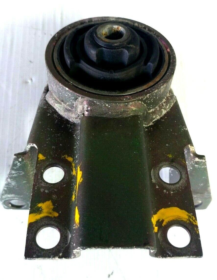 81 - 98 ROLLS ROYCE SILVER SPUR SUBFRAME DIFFERENTIAL MOUNT ur20583