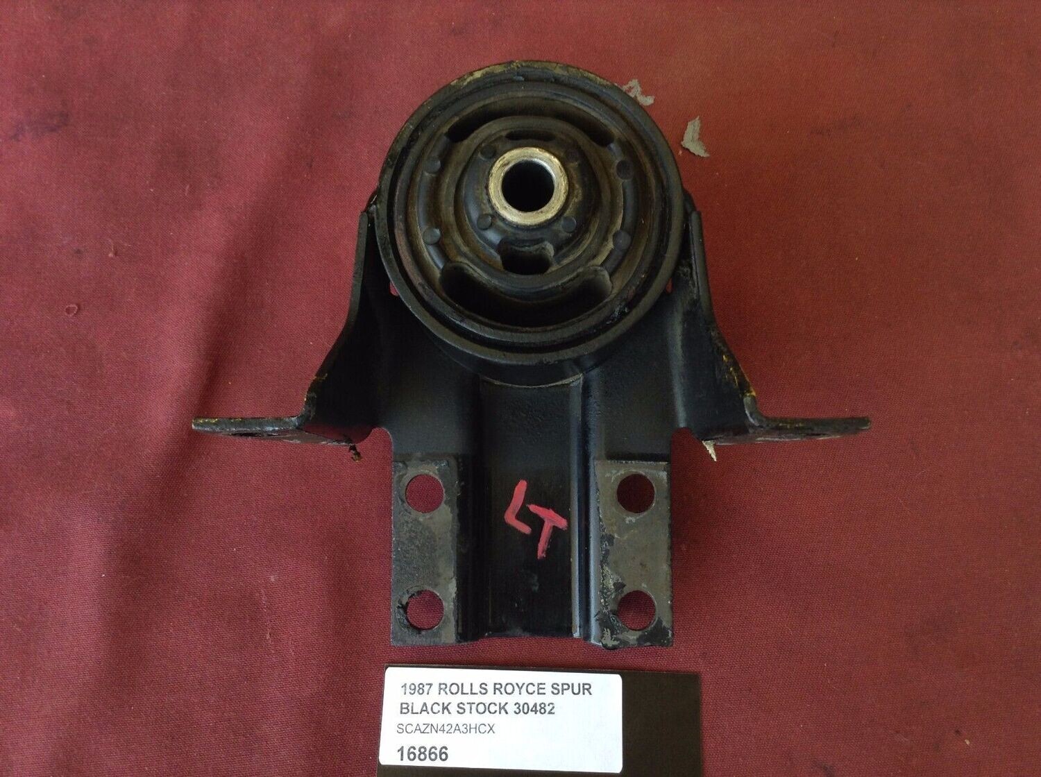 81 - 98 ROLLS ROYCE SILVER SPUR SUBFRAME DIFFERENTIAL MOUNT ur20583