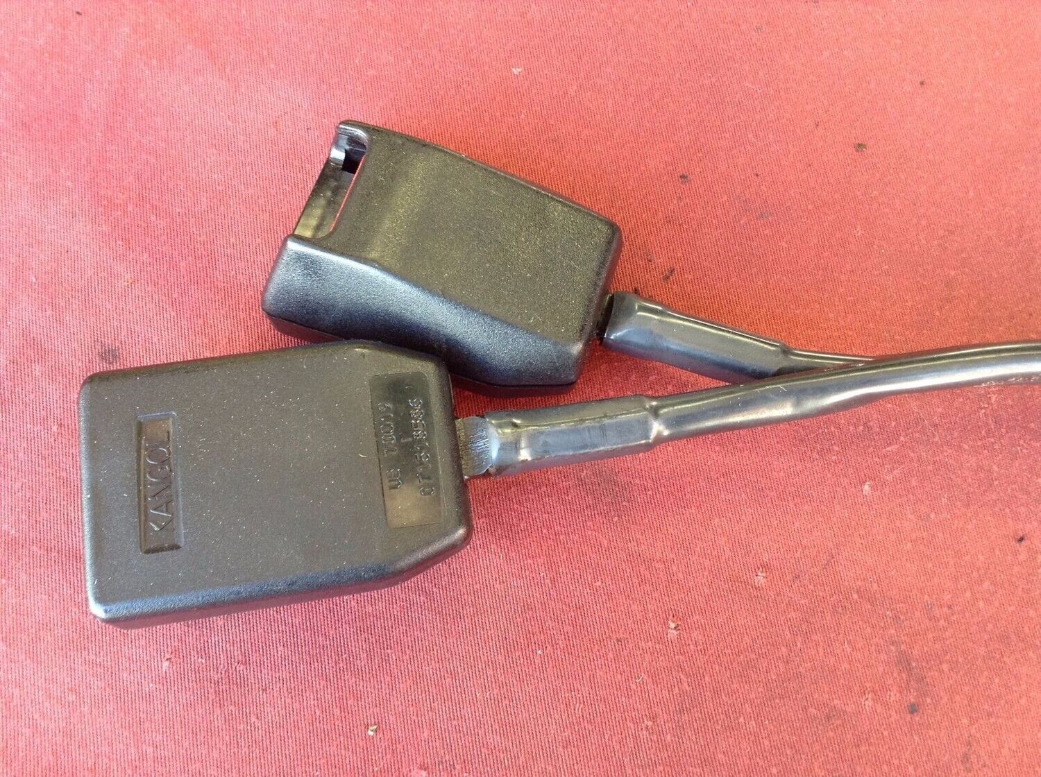 81 - 91 ROLLS ROYCE SILVER SPUR RIGHT CENTER REAR SEAT BELT