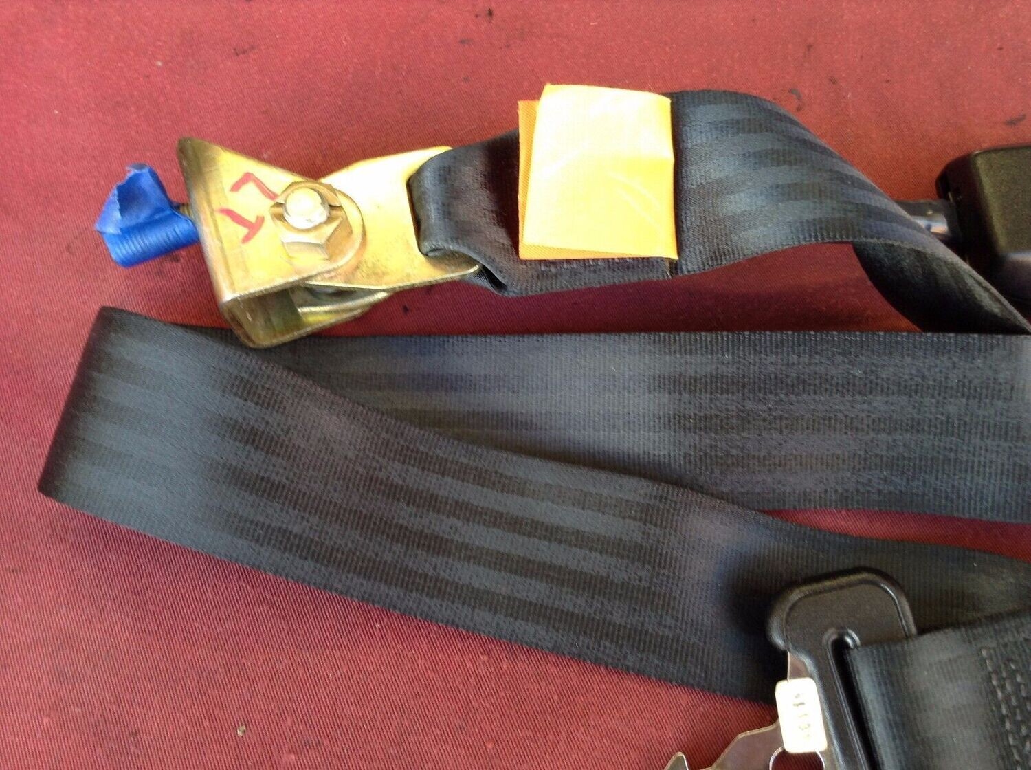 81 - 91 ROLLS ROYCE SILVER SPUR LEFT CENTER REAR SEAT BELT