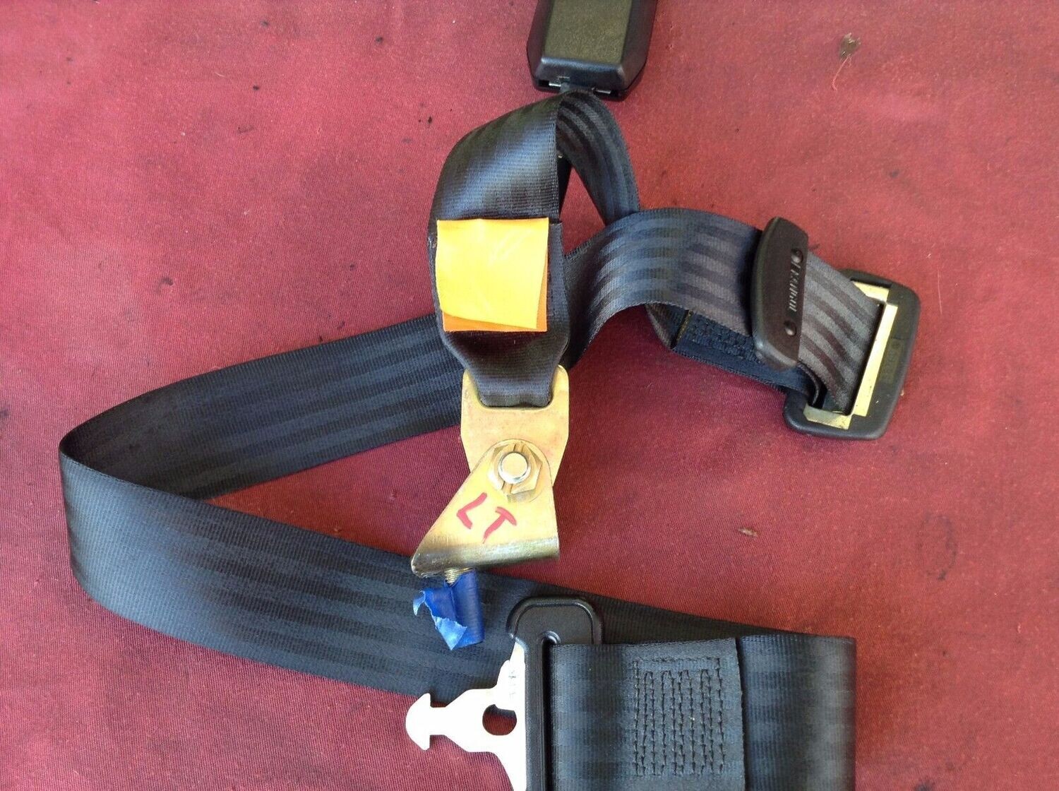 81 - 91 ROLLS ROYCE SILVER SPUR LEFT CENTER REAR SEAT BELT