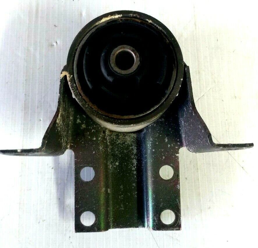 81 - 98 ROLLS ROYCE SILVER SPUR SUBFRAME DIFFERENTIAL MOUNT ur20583