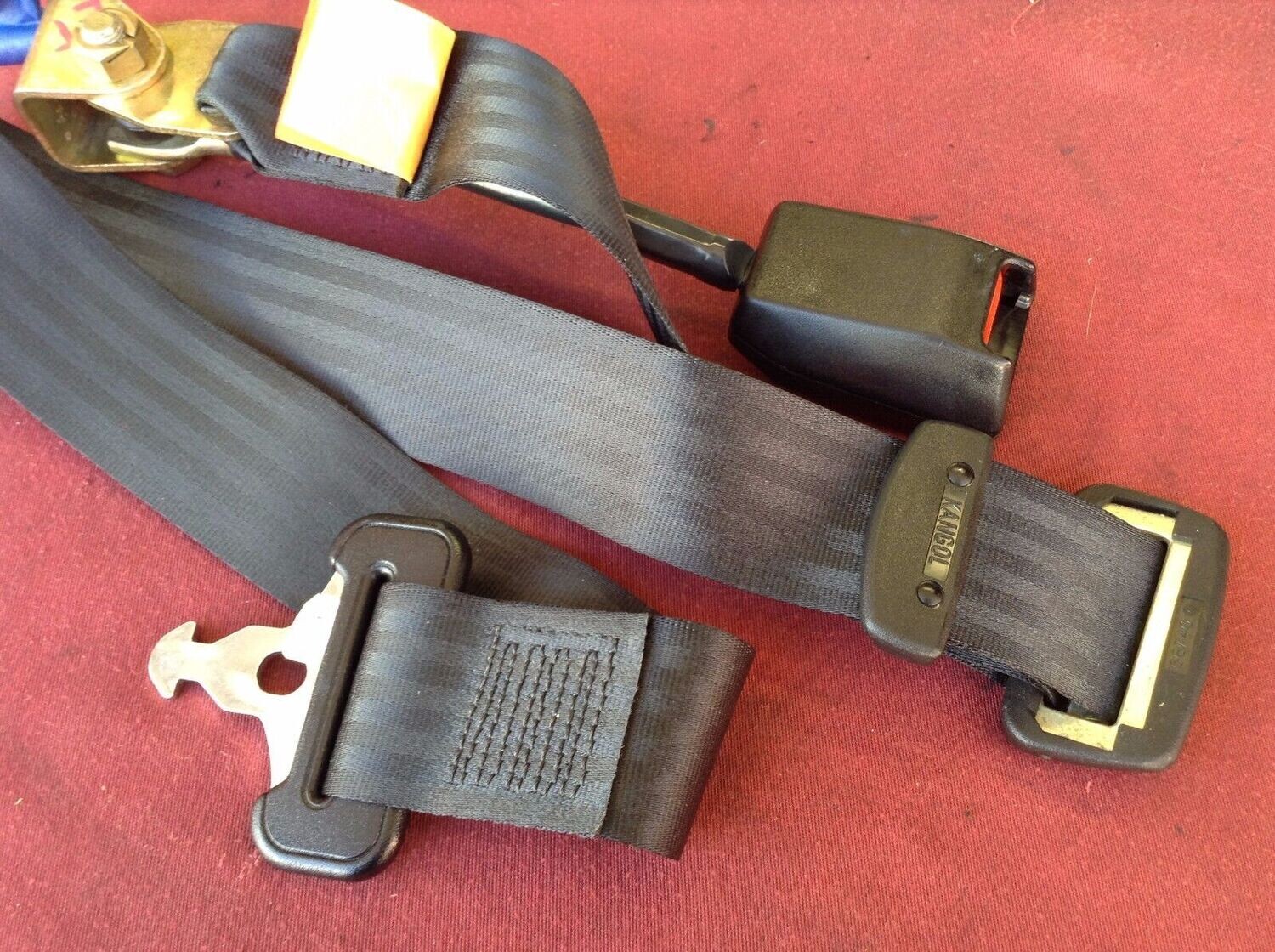 81 - 91 ROLLS ROYCE SILVER SPUR LEFT CENTER REAR SEAT BELT