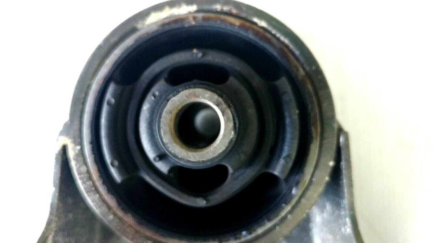 81 - 98 ROLLS ROYCE SILVER SPUR SUBFRAME DIFFERENTIAL MOUNT ur20583