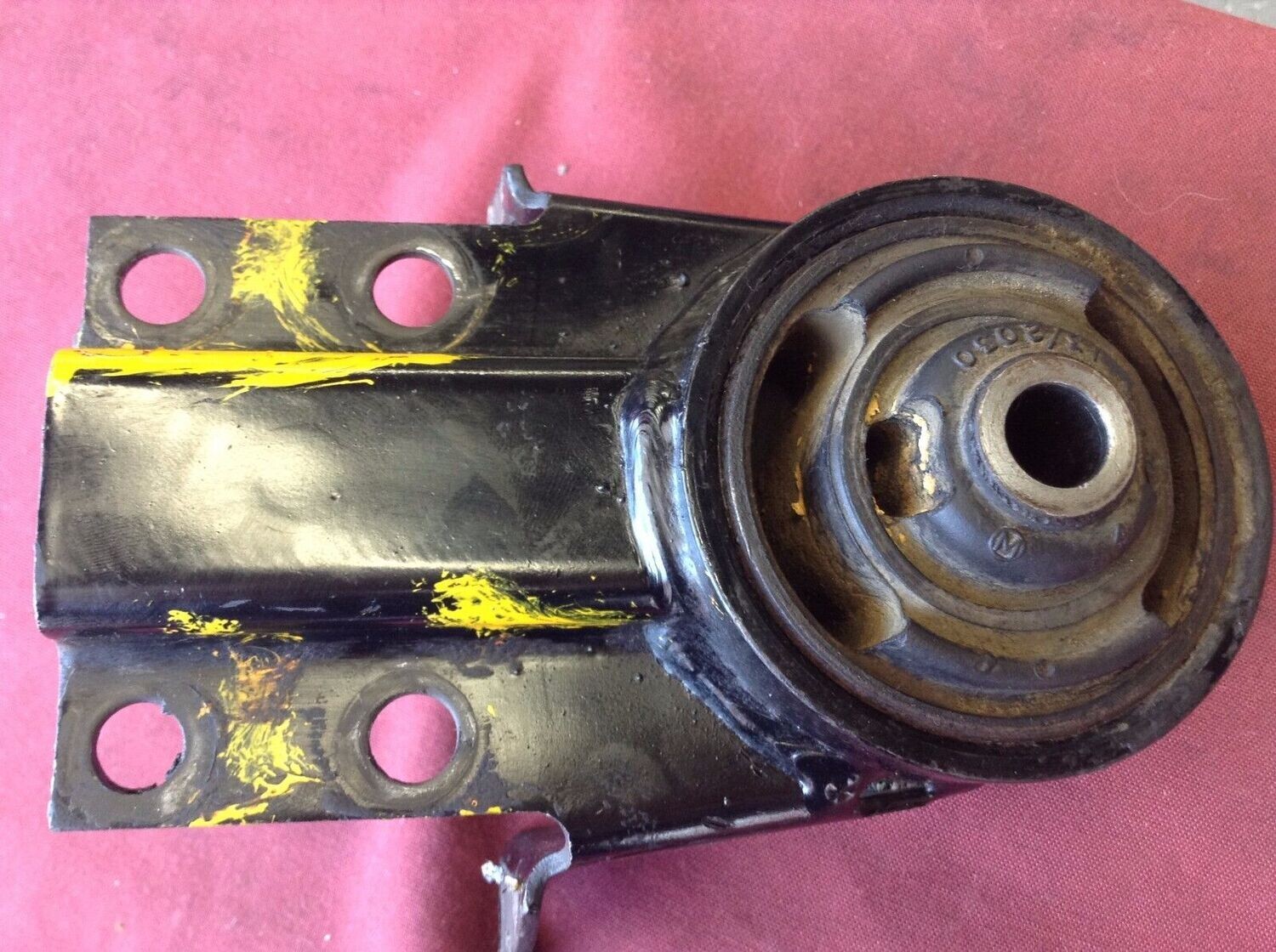 81 - 98 ROLLS ROYCE SILVER SPUR SUBFRAME DIFFERENTIAL MOUNT ur20583