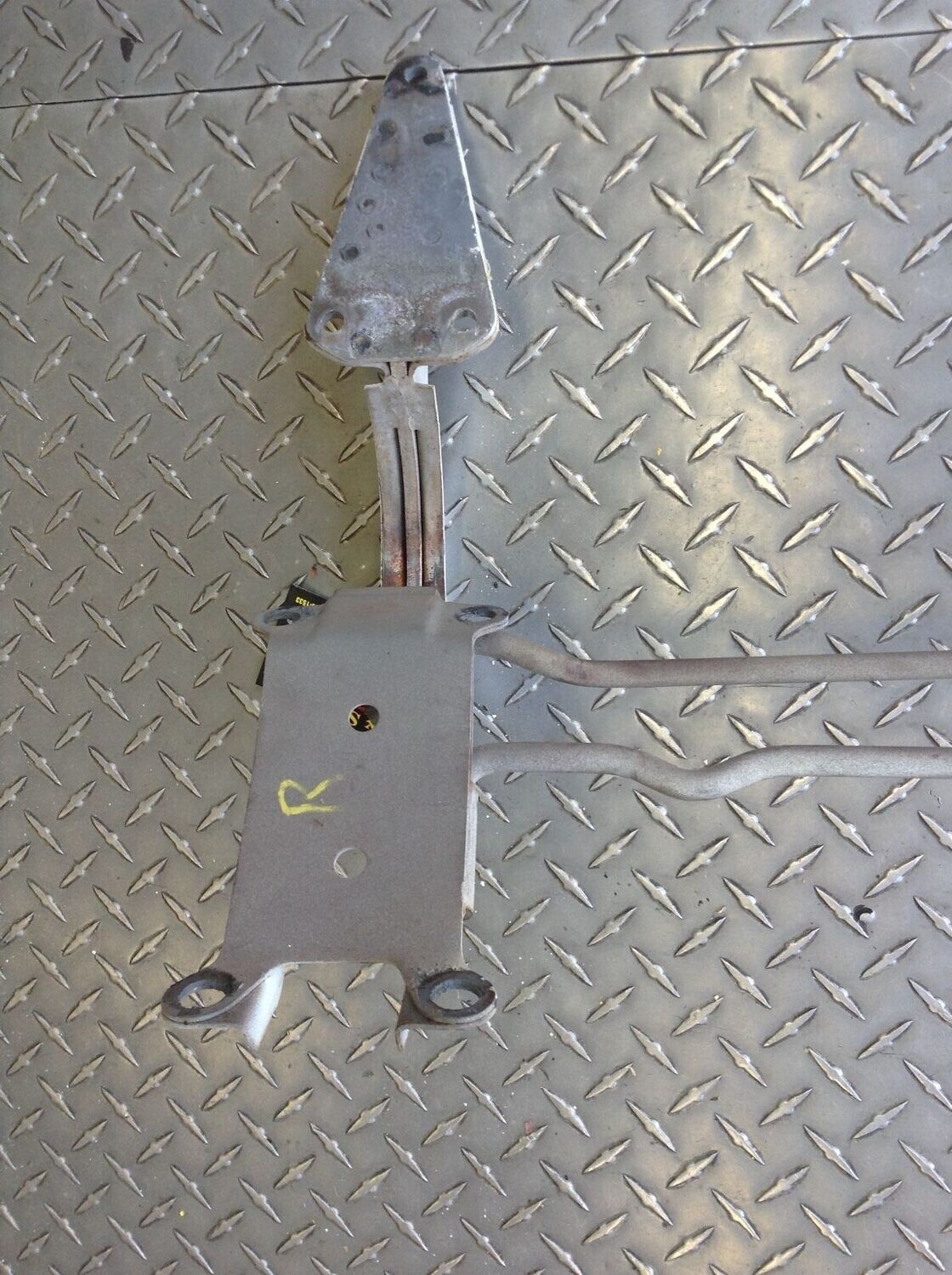 ROLLS ROYCE SILVER SPIRIT SPUR REAR TRUNK HINGE RIGHT SIDE UB41734